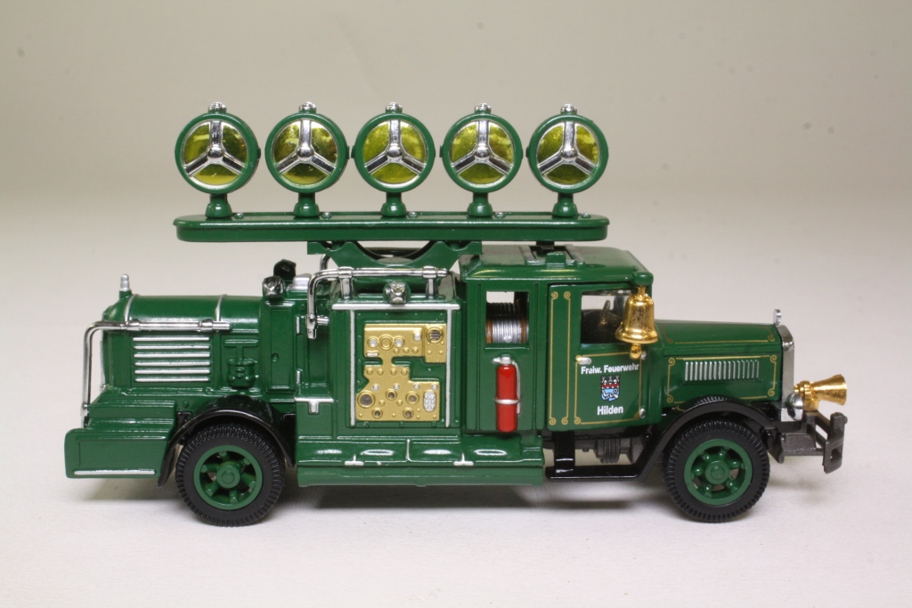 Matchbox Collectibles YYM37632; 1932 Mercedes-Benz L5 Truck; Spotlight/Generator Truck